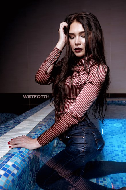 Underwater Shooting With A Beautiful Girl In Wet Skinny Jeans And Sexy