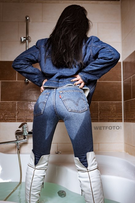 Fully Clothed Girl Takes A Bath Wearing Levis Jeans Wetlook One
