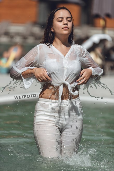 wetfoto fully clothed wetlook girl white jeans completely wet pool