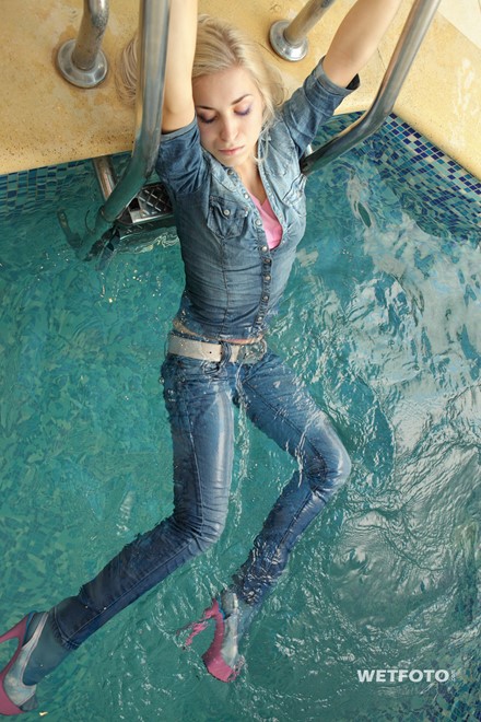 wet girl get wet wet hair fully clothed jacket denim jeans t-shirt tights shoes high heels jacuzzi