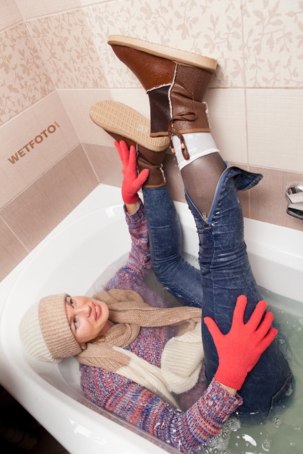 wet girl wet hair get wet sweater tight jeans scarf hat gloves tights socks high heels fully soaked jacuzzi bath