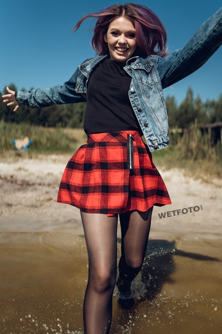 wetfoto girl get wet pantyhose skirt jeans jacket